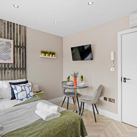 Apartament Boutique Heathrow Studio'S - Parking - Garden Harmondsworth Zewnętrze zdjęcie