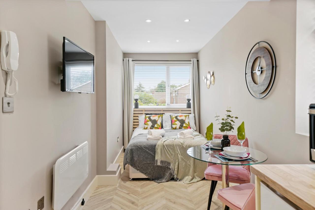 Apartament Boutique Heathrow Studio'S - Parking - Garden Harmondsworth Zewnętrze zdjęcie
