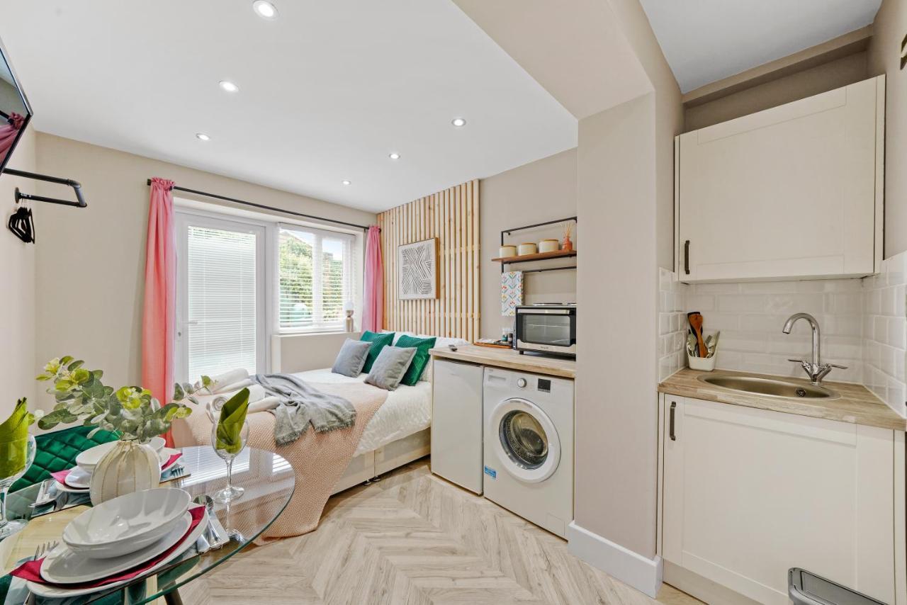 Apartament Boutique Heathrow Studio'S - Parking - Garden Harmondsworth Zewnętrze zdjęcie