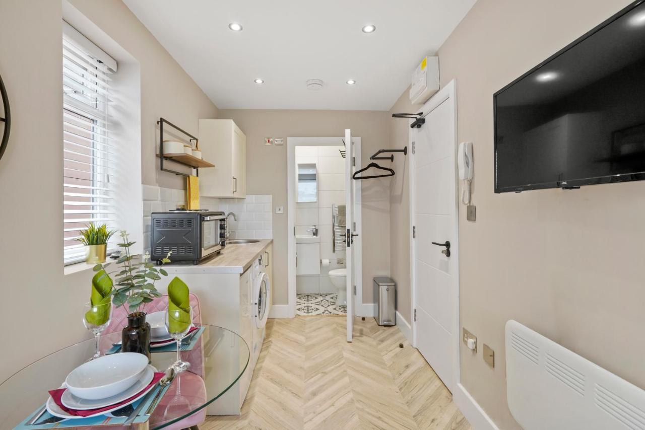 Apartament Boutique Heathrow Studio'S - Parking - Garden Harmondsworth Zewnętrze zdjęcie