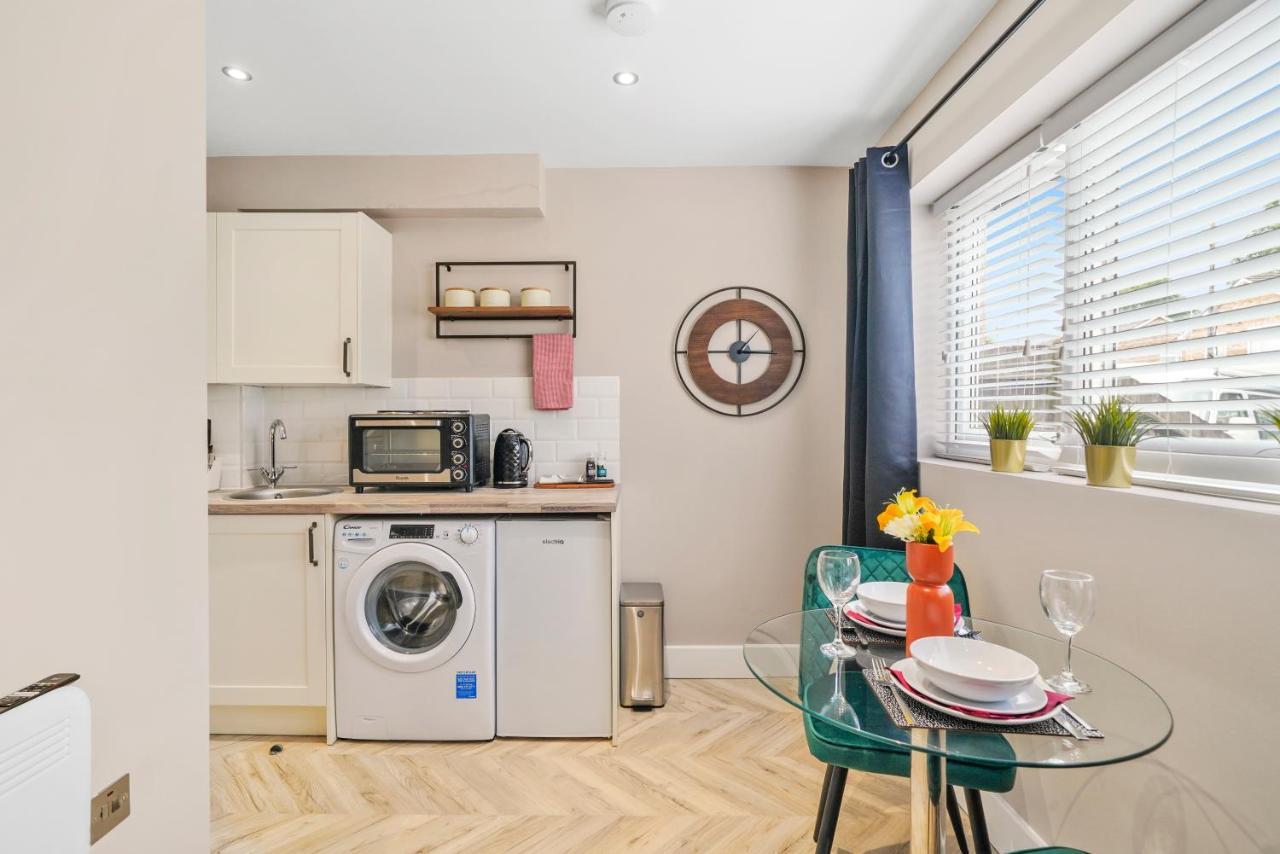 Apartament Boutique Heathrow Studio'S - Parking - Garden Harmondsworth Zewnętrze zdjęcie