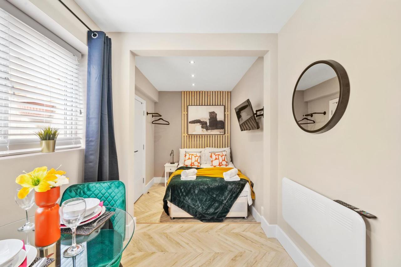 Apartament Boutique Heathrow Studio'S - Parking - Garden Harmondsworth Zewnętrze zdjęcie