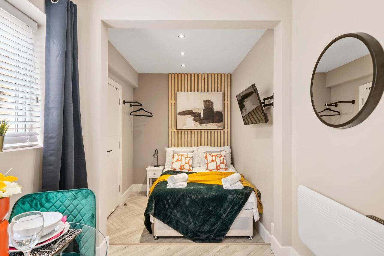 Apartament Boutique Heathrow Studio'S - Parking - Garden Harmondsworth Zewnętrze zdjęcie