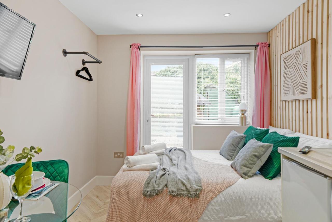 Apartament Boutique Heathrow Studio'S - Parking - Garden Harmondsworth Zewnętrze zdjęcie