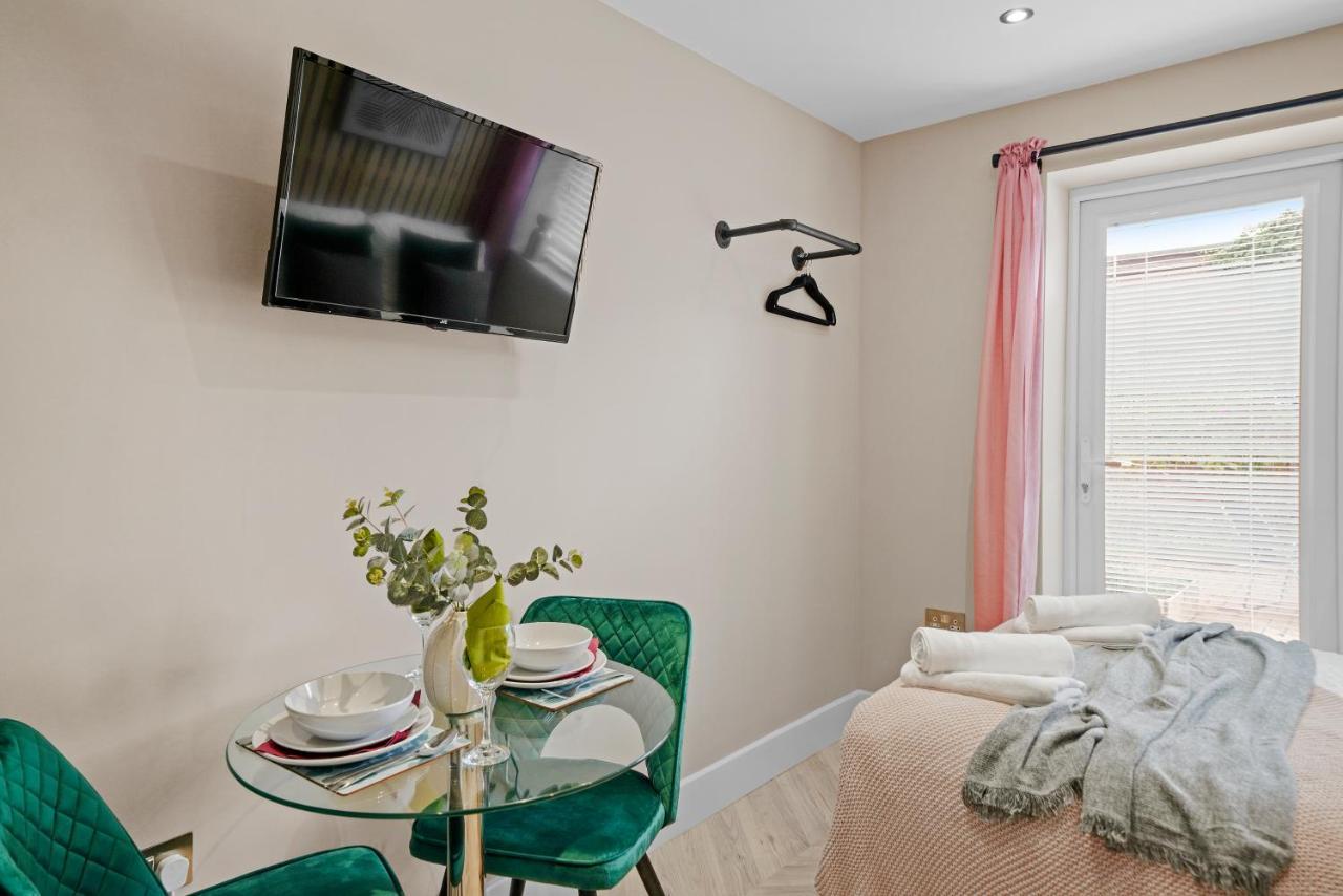 Apartament Boutique Heathrow Studio'S - Parking - Garden Harmondsworth Zewnętrze zdjęcie