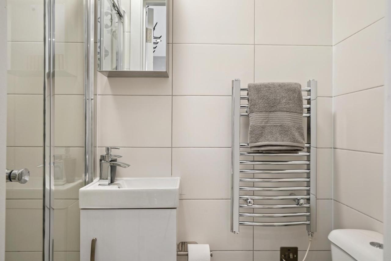Apartament Boutique Heathrow Studio'S - Parking - Garden Harmondsworth Zewnętrze zdjęcie