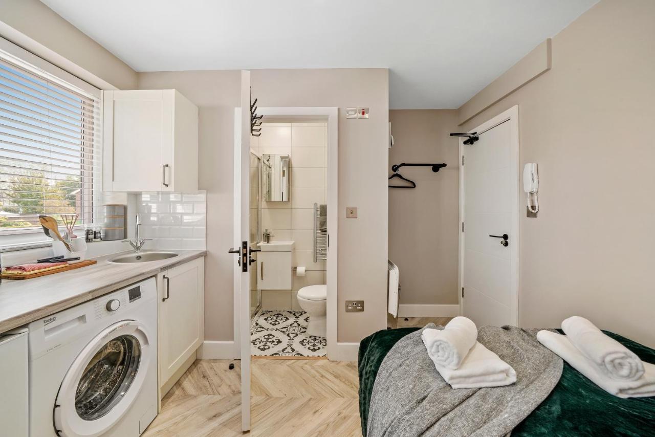 Apartament Boutique Heathrow Studio'S - Parking - Garden Harmondsworth Zewnętrze zdjęcie