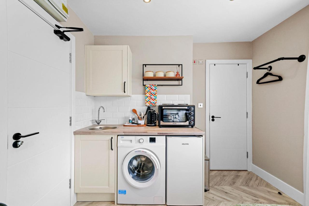 Apartament Boutique Heathrow Studio'S - Parking - Garden Harmondsworth Zewnętrze zdjęcie