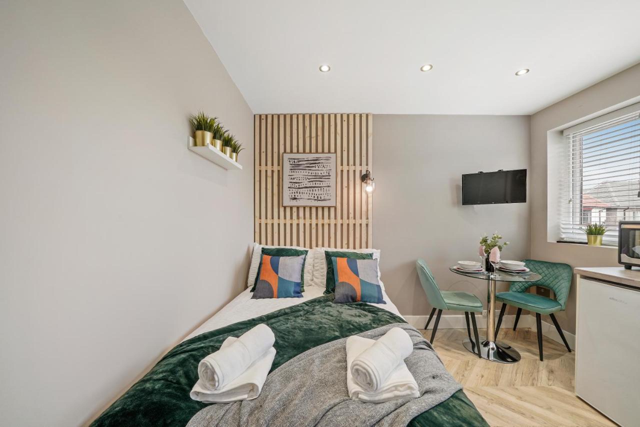 Apartament Boutique Heathrow Studio'S - Parking - Garden Harmondsworth Zewnętrze zdjęcie
