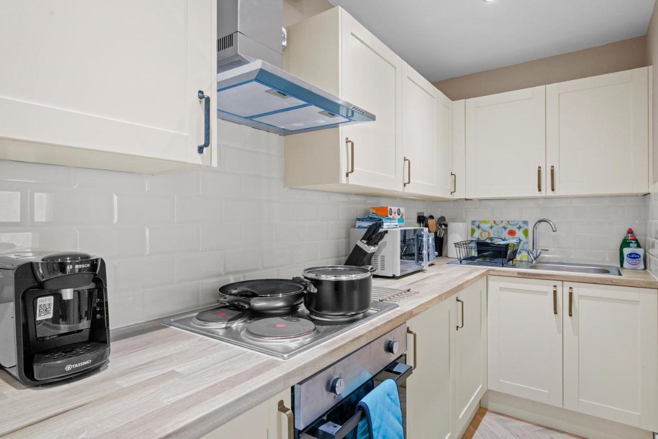Apartament Boutique Heathrow Studio'S - Parking - Garden Harmondsworth Zewnętrze zdjęcie