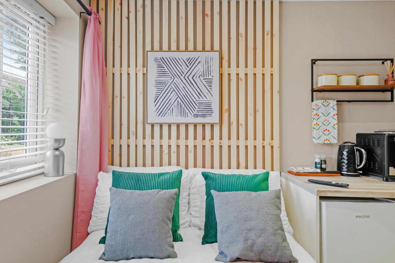 Apartament Boutique Heathrow Studio'S - Parking - Garden Harmondsworth Zewnętrze zdjęcie