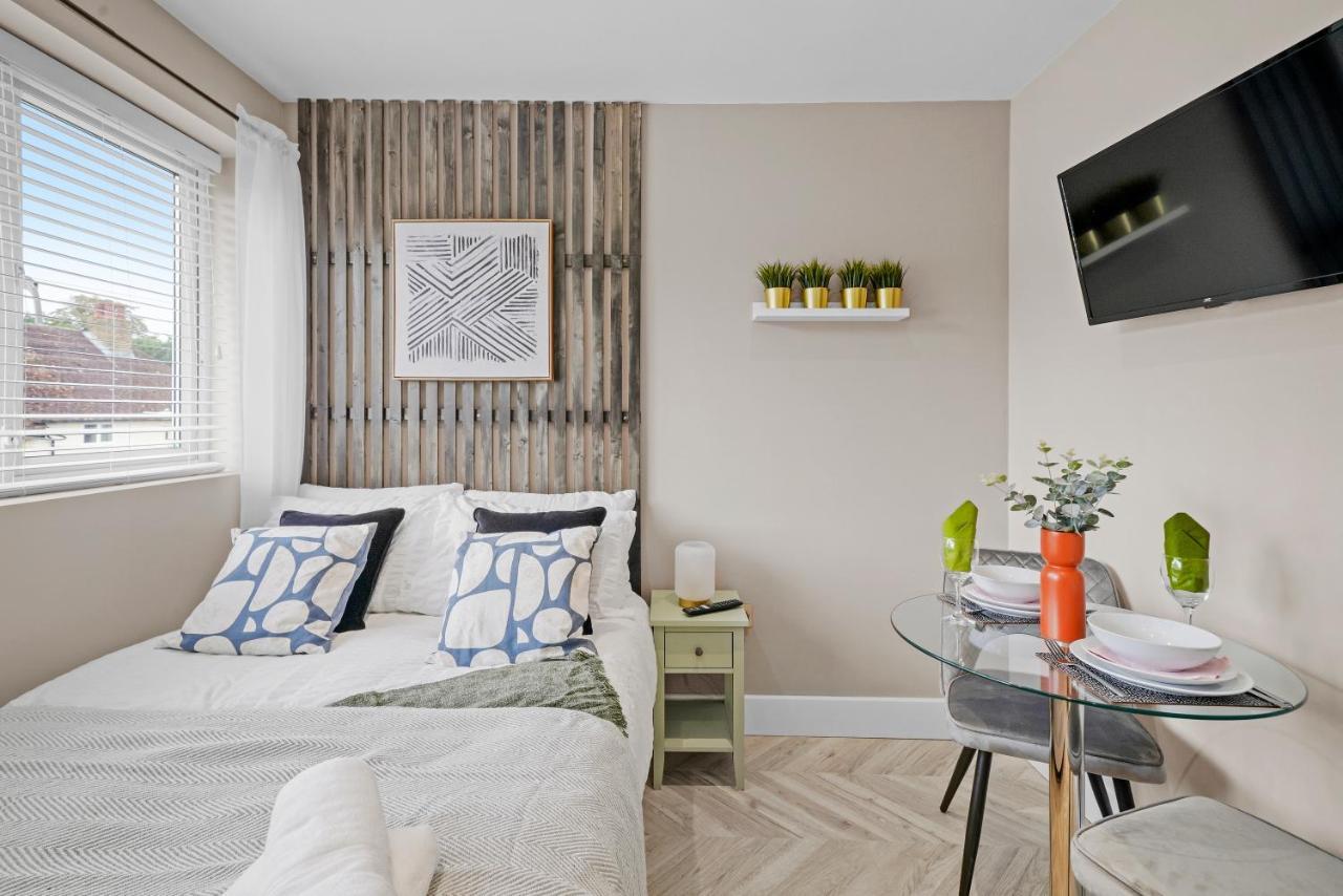 Apartament Boutique Heathrow Studio'S - Parking - Garden Harmondsworth Zewnętrze zdjęcie