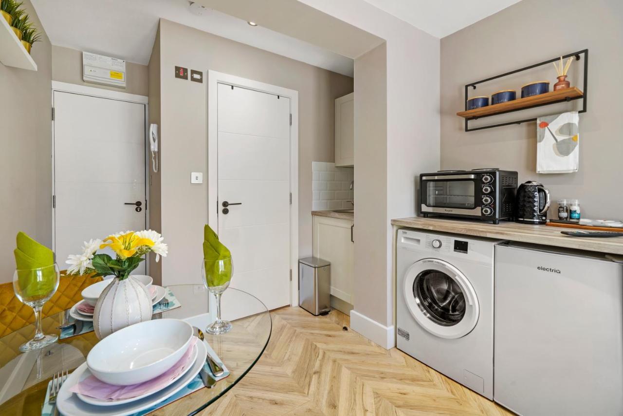 Apartament Boutique Heathrow Studio'S - Parking - Garden Harmondsworth Zewnętrze zdjęcie
