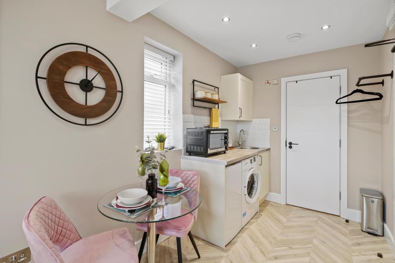 Apartament Boutique Heathrow Studio'S - Parking - Garden Harmondsworth Zewnętrze zdjęcie
