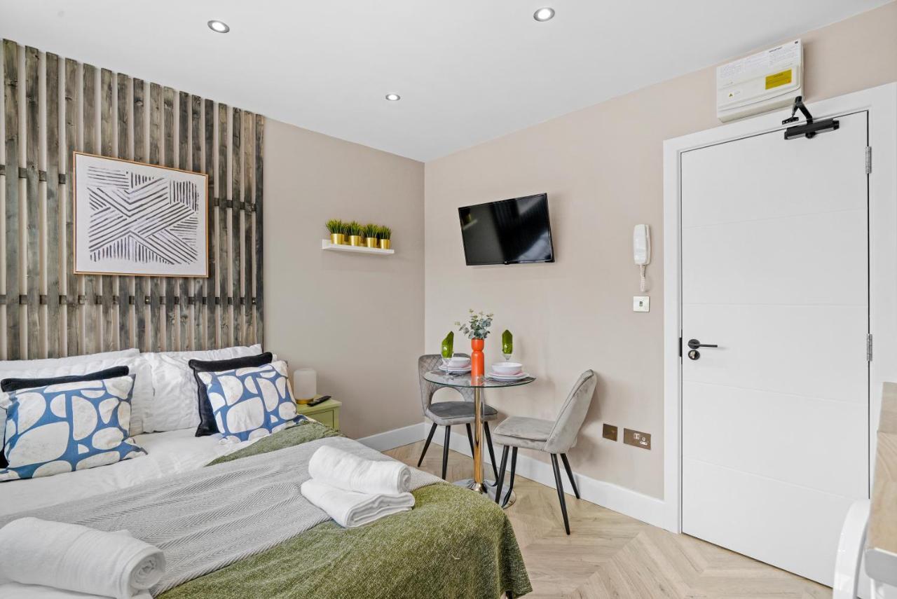 Apartament Boutique Heathrow Studio'S - Parking - Garden Harmondsworth Zewnętrze zdjęcie