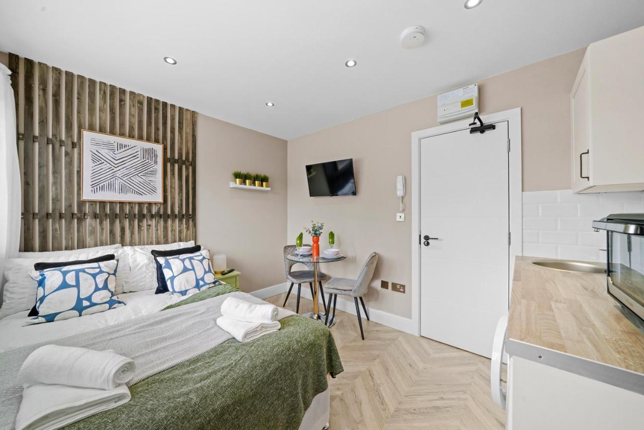 Apartament Boutique Heathrow Studio'S - Parking - Garden Harmondsworth Zewnętrze zdjęcie