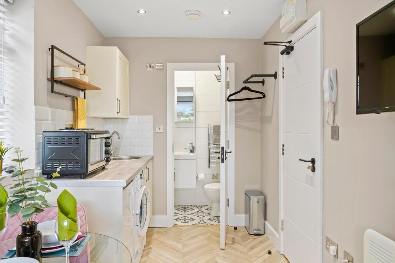 Apartament Boutique Heathrow Studio'S - Parking - Garden Harmondsworth Zewnętrze zdjęcie