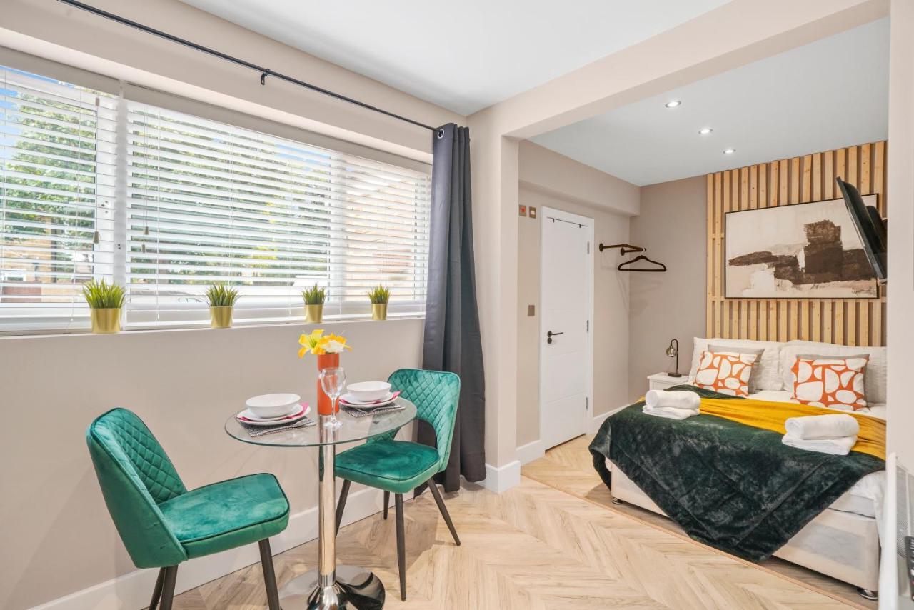 Apartament Boutique Heathrow Studio'S - Parking - Garden Harmondsworth Zewnętrze zdjęcie