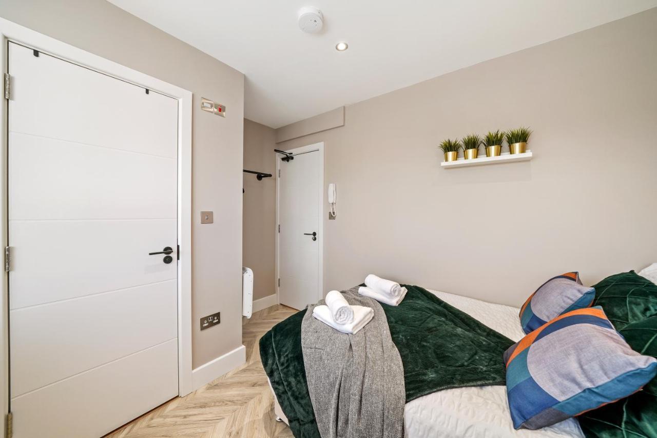 Apartament Boutique Heathrow Studio'S - Parking - Garden Harmondsworth Zewnętrze zdjęcie