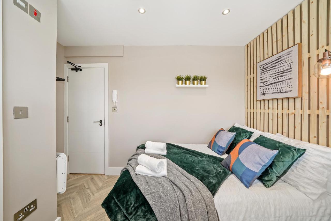 Apartament Boutique Heathrow Studio'S - Parking - Garden Harmondsworth Zewnętrze zdjęcie