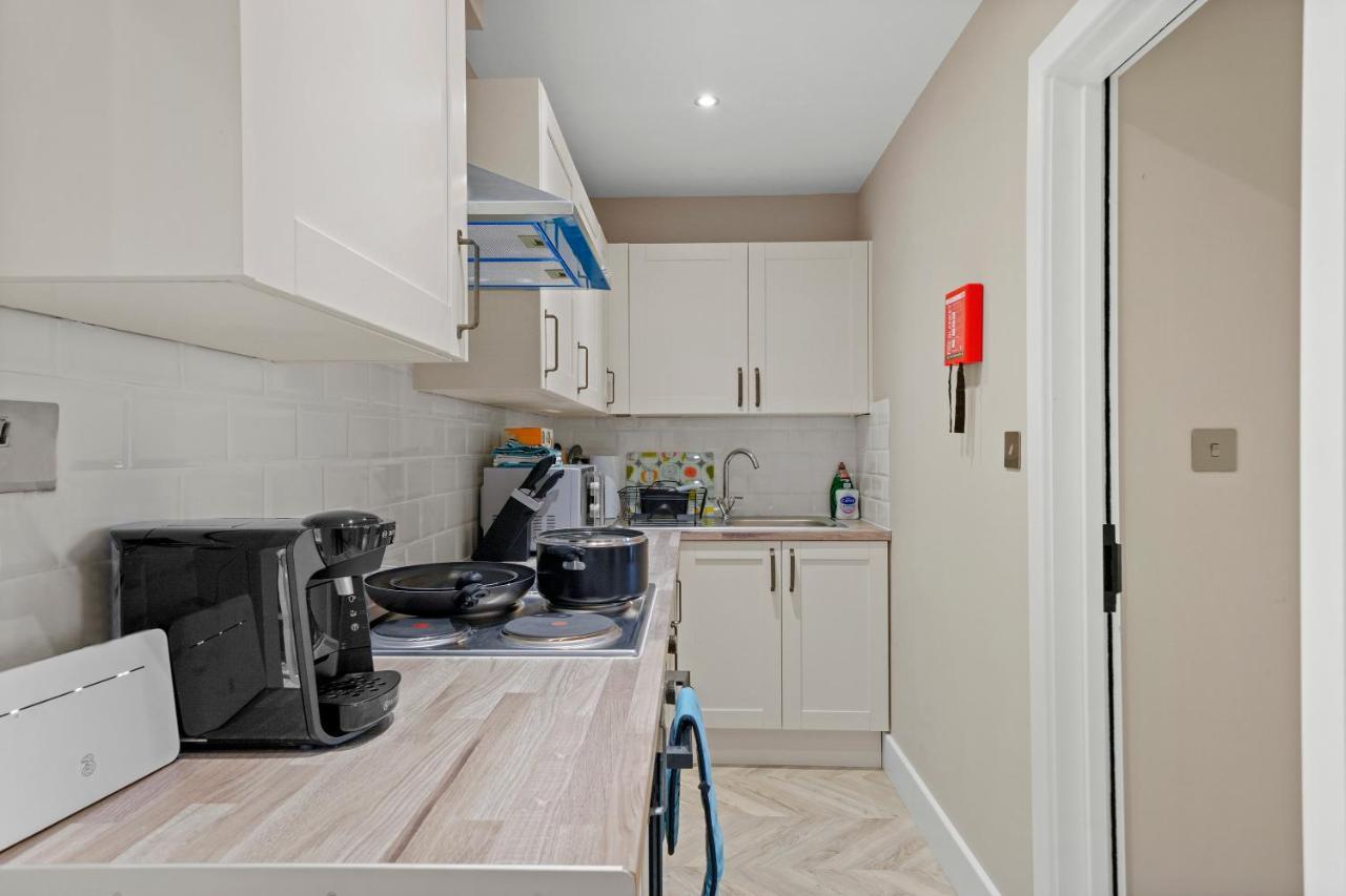 Apartament Boutique Heathrow Studio'S - Parking - Garden Harmondsworth Zewnętrze zdjęcie