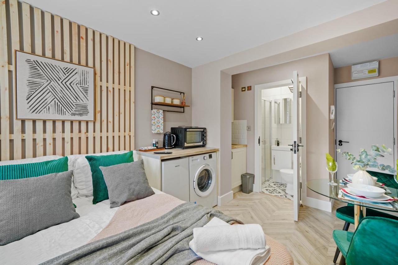 Apartament Boutique Heathrow Studio'S - Parking - Garden Harmondsworth Zewnętrze zdjęcie