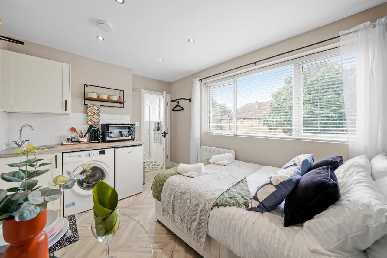 Apartament Boutique Heathrow Studio'S - Parking - Garden Harmondsworth Zewnętrze zdjęcie