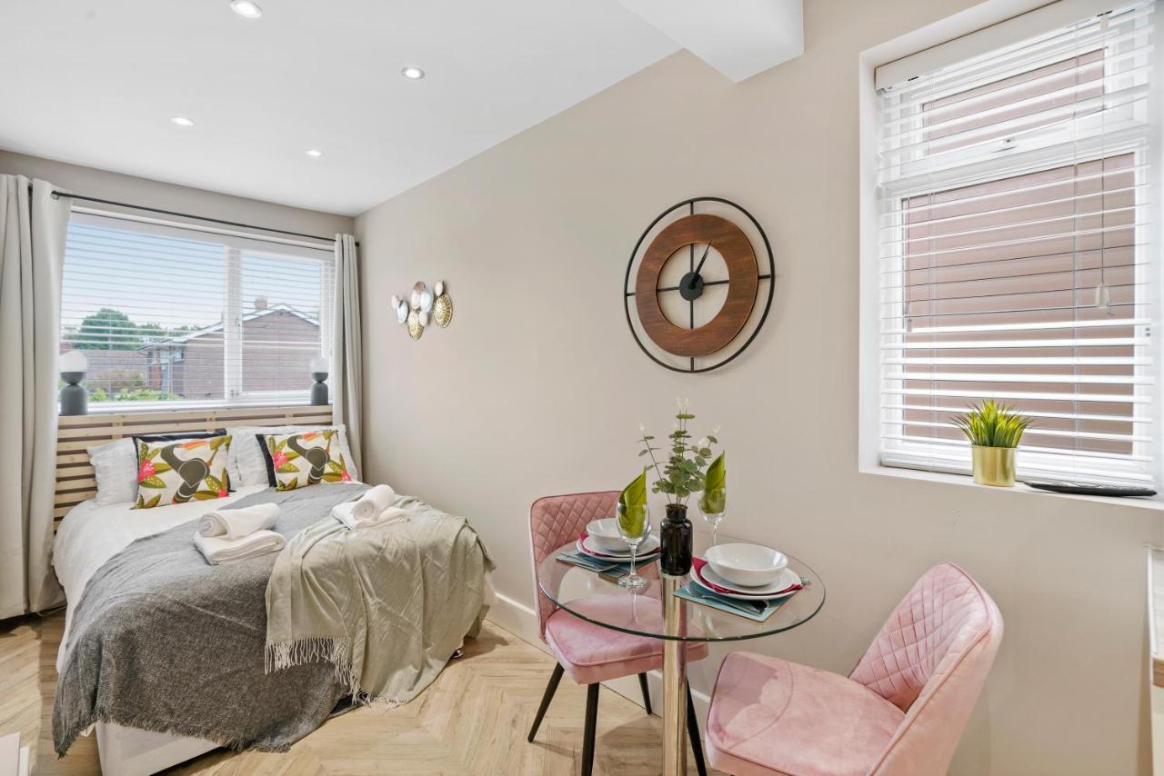 Apartament Boutique Heathrow Studio'S - Parking - Garden Harmondsworth Zewnętrze zdjęcie
