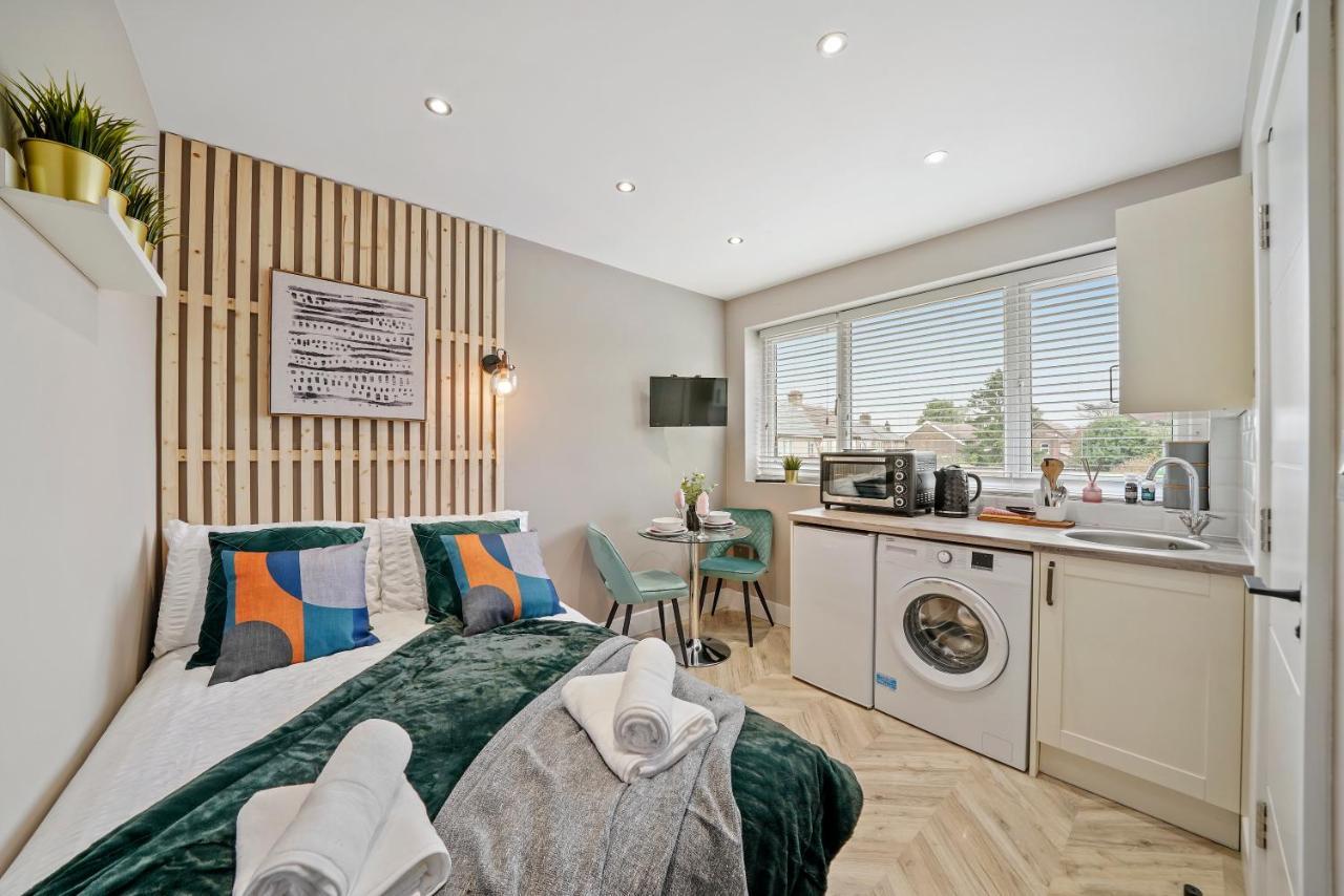 Apartament Boutique Heathrow Studio'S - Parking - Garden Harmondsworth Zewnętrze zdjęcie